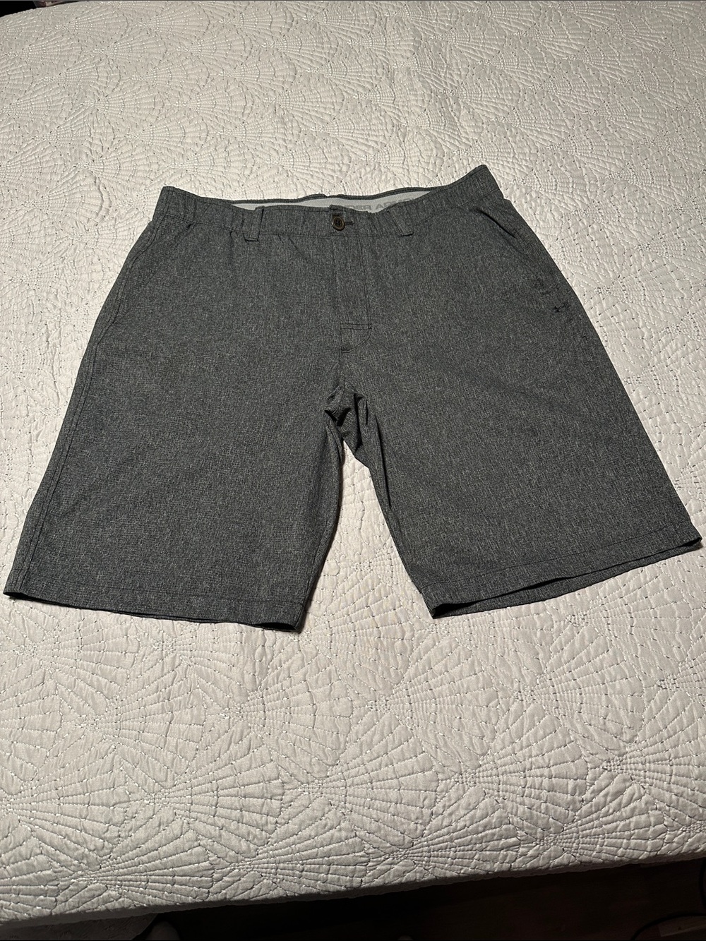 Under Armour Men's Charcoal Gray Golf Performance Shorts, EUC, Size 36